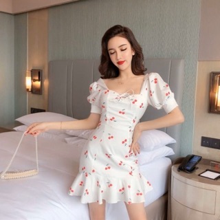 Đầm cherry đỏ mắc cáo