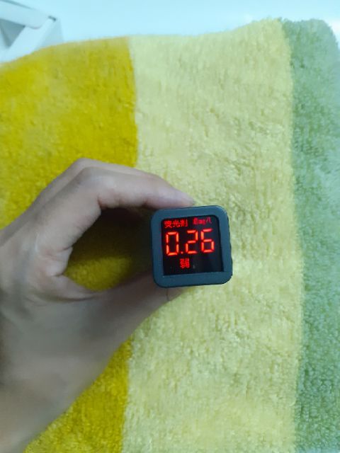 Máy kiểm tra chất huỳnh quang trong quần áo trẻ em, bỉm tả cho bé