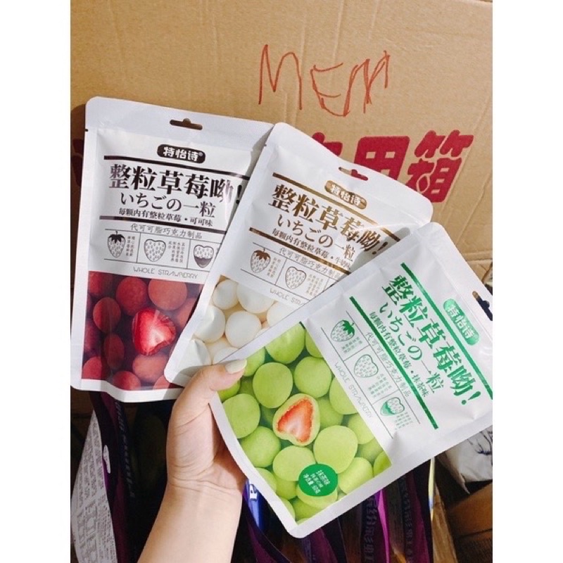 KẸO SOCOLA BỌC DÂU TÂY SẤY LẠNH