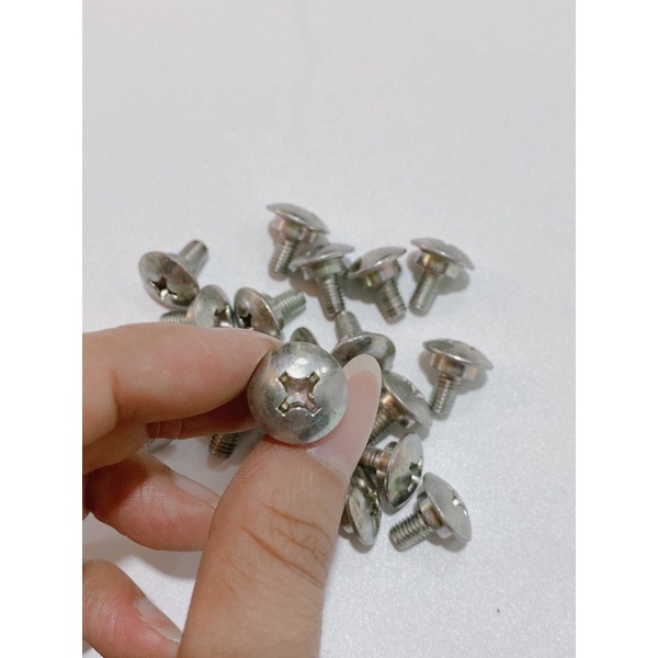 Ốc bulong 5li12 có gờ sắt xi sử dụng vít 3ke để xiết hoặc mở