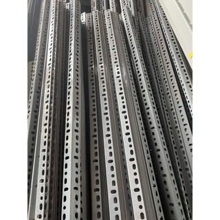 Thanh Sắt V Lỗ đa năng 3x3cm dày 2 ly - dài 90cm