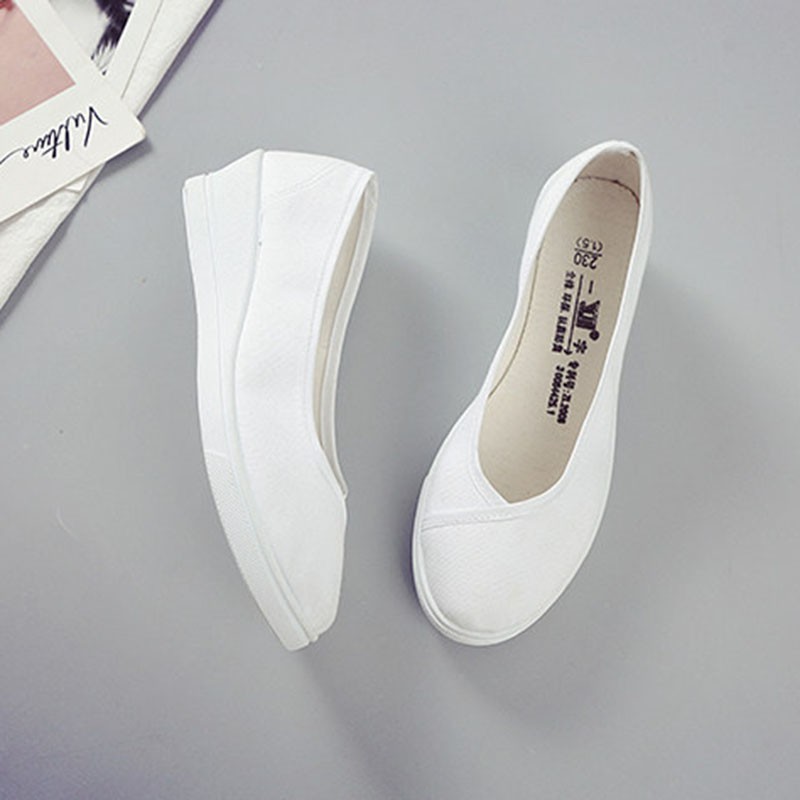 Giày y tá IELGY màu trắng đế thấp thoáng khí thoải mái kích thước 35-40