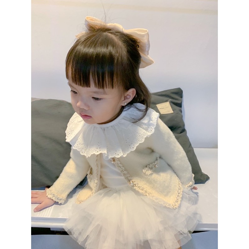 Áo cổ ren bé gái