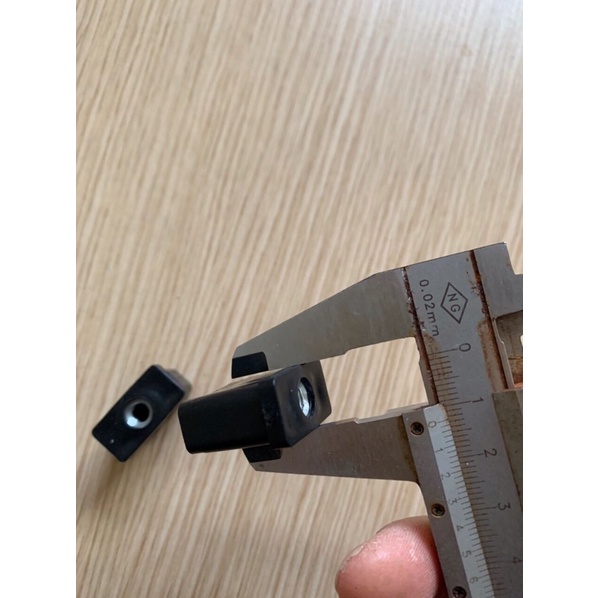 Nút chân 13x26 êcu 6