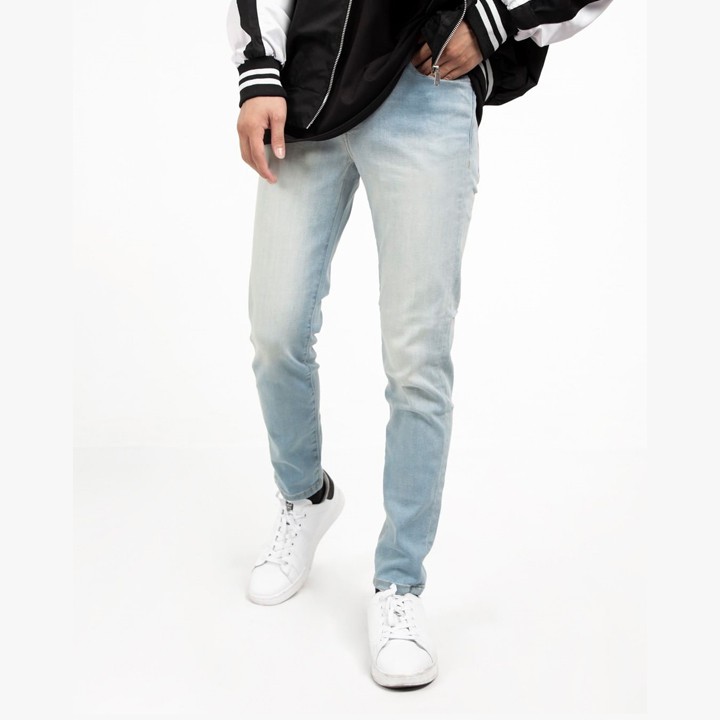 Quần jean nam xanh nhạt✔️Quần jean nam rách gối✔️form skinny | BigBuy360 - bigbuy360.vn
