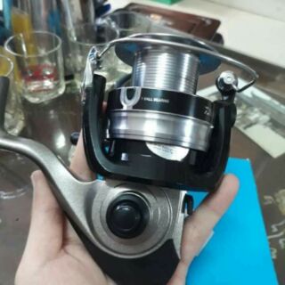 Máy câu daiwa 4000