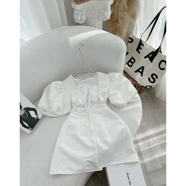 ĐẦM TRẮNG TAY PHỒNG KHOÉT LƯNG