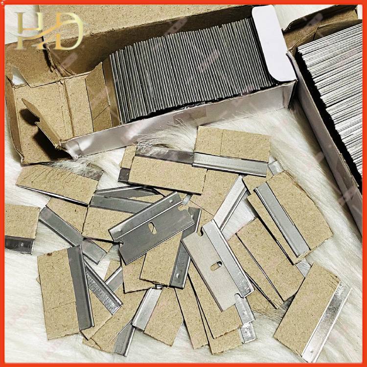 HỘP LƯỠI DAO SẮT CẠO KEO