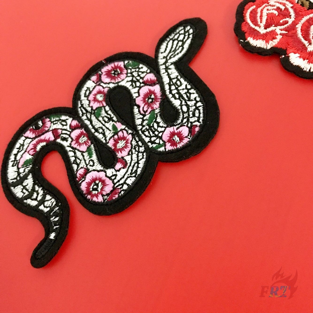 Miếng vải thêu hình rắn/ngựa dùng ủi/may lên quần áo