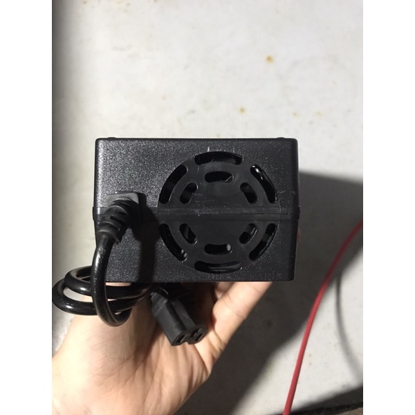 Sạc xe đạp điện, xe máy điện 60V20Ah chân đặc, có đèn báo và tự ngắt khi sạc đầy