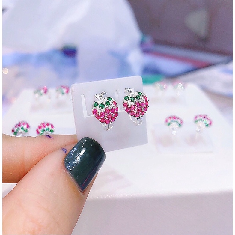 Khuyên tai dâu tây xinh xắn cho bé gái