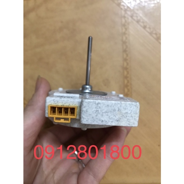 Quạt sứ tủ lạnh Hitachi mới chính hãng