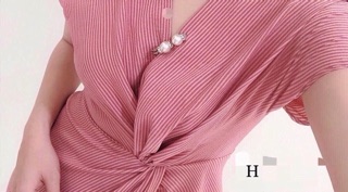 Váy xoắn chéo vạt