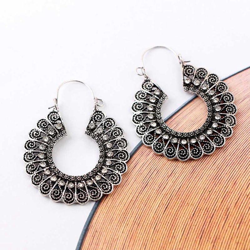 Khuyên Tai Tròn Khắc Hoa Văn Rỗng Bằng Đồng Phong Cách Bohemian