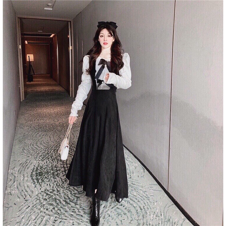 Set yếm cát nhật + áo thun gân nơ . Có 1 màu. Size dưới 55kg vừa. KÈm hình chụp thật . Đơn giản mà đẹp