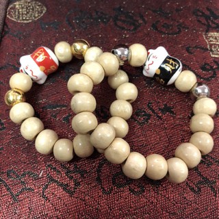 Vòng tay làm từ dâu tằm hình mèo mấy mắn cho bé
