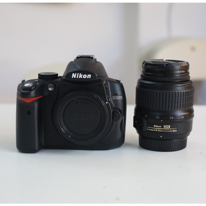 Bộ máy ảnh Nikon D5000 kèm ống kính Nikon AF-S 18-55mm