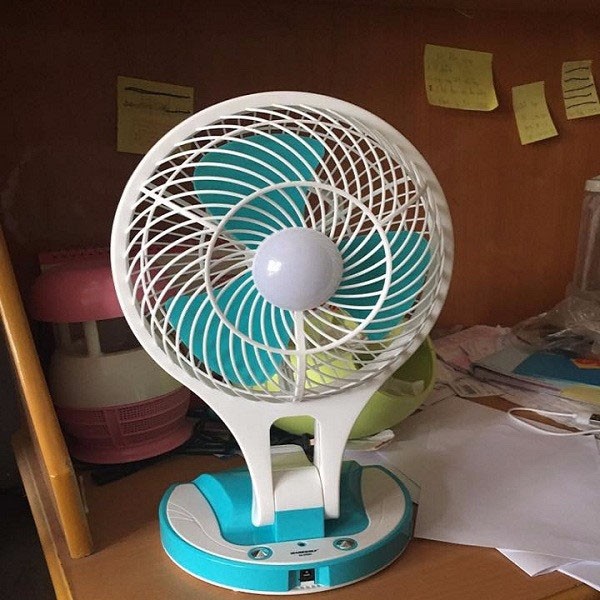 Quạt sạc tích điện Mini Fan 2in1 có đèn chiếu sáng