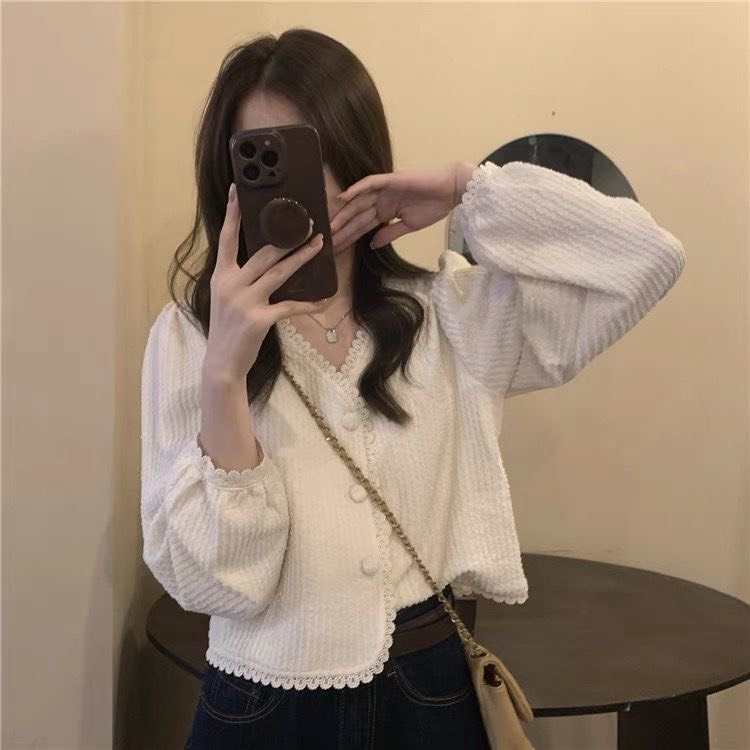 Áo sơ mi dài tay viền xoăn cổ V đính nút vintage cực xinh