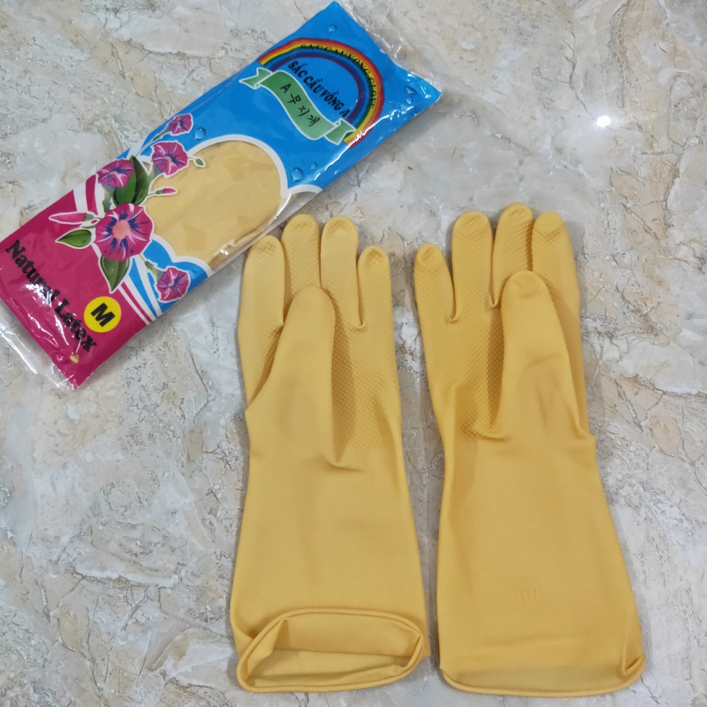 Một đôi Găng tay chất liệu cao su chống nước dùng Rửa chén hoặc Giặt quần áo Rửa xe màu vàng dài 32cm