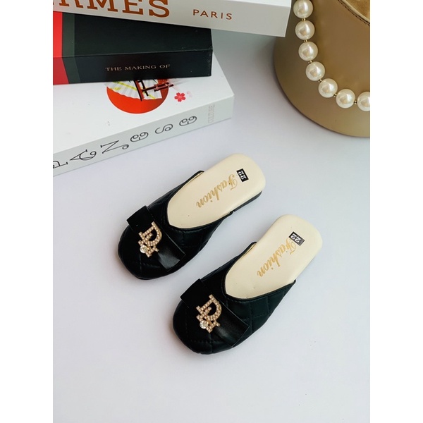 Sục bé gái gắn mác xinh