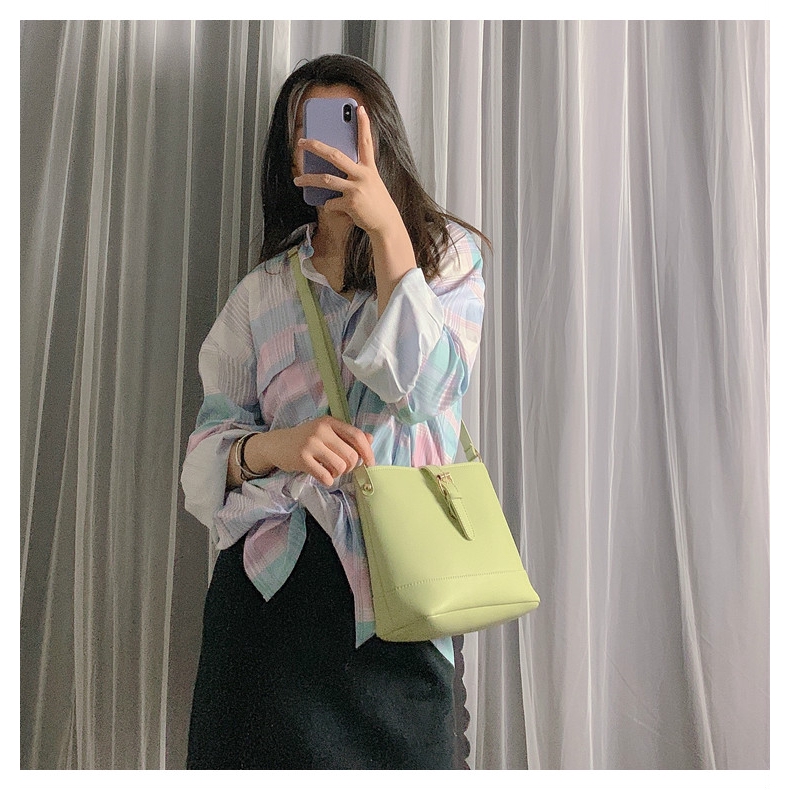 Túi xách da trơn khóa cài sang trọng - T778