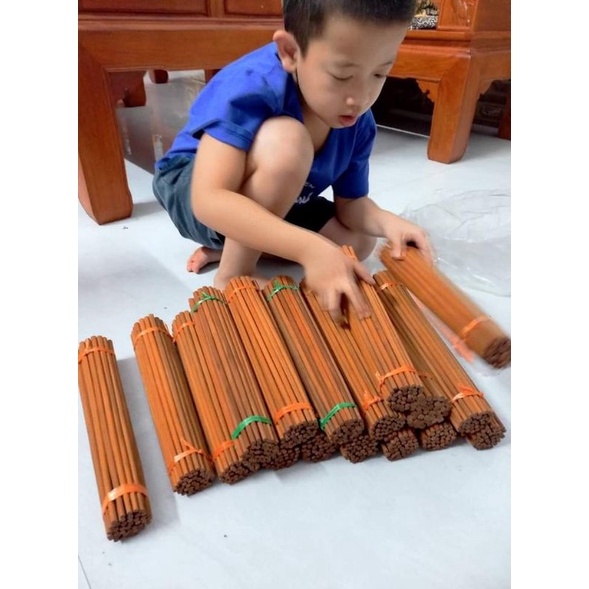 10 đôi đũa tre vót thủ công.