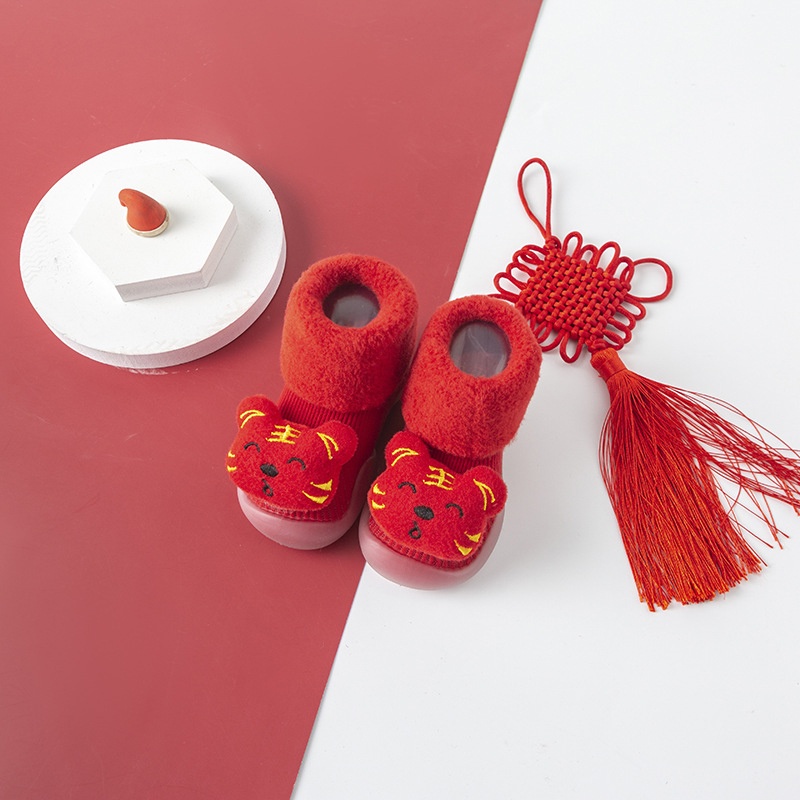 Giày cho trẻ mới biết đi thích hợp làm quà tặng sinh nhật AKKU