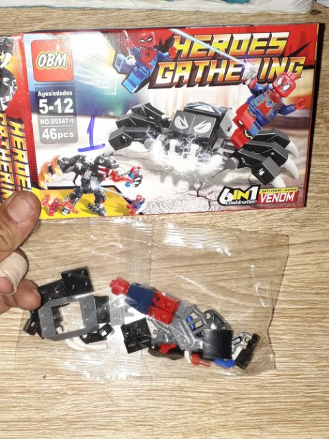 là Lắp ráp 1 hộp LegoHeroes 99347 có nhiều chi tiết bằng nhựa ABS