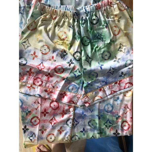 Pijama loang màu L V gấu lụa cộc đùi