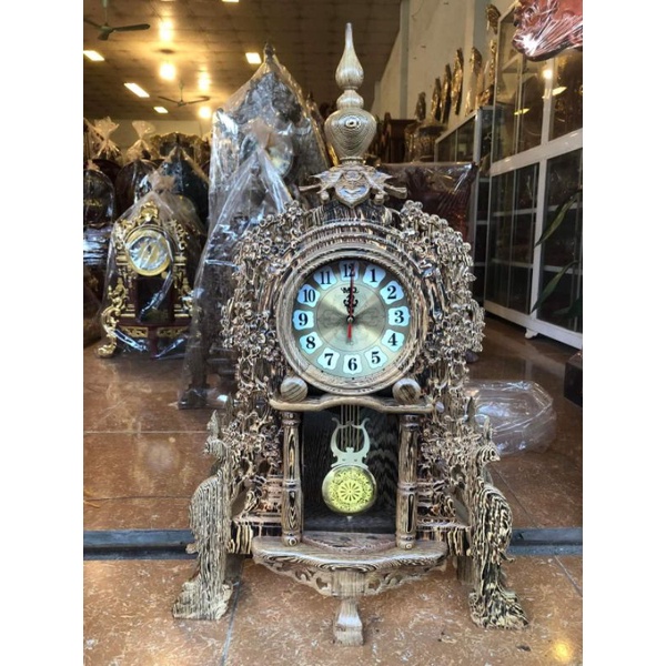 Đồng hồ gỗ mun đuôi công kích thước cao 70 cm ngang 48 cm sâu 20 cm.