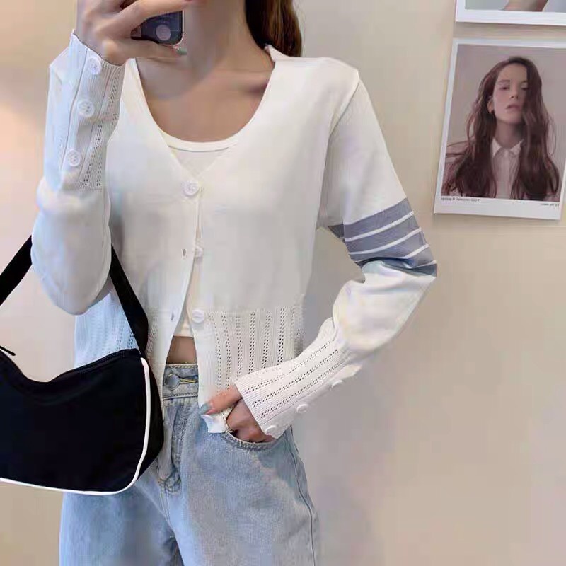 Áo cardigan len trơn kẻ ngang tay dài cài cúc cổ V dáng ngắn | BigBuy360 - bigbuy360.vn