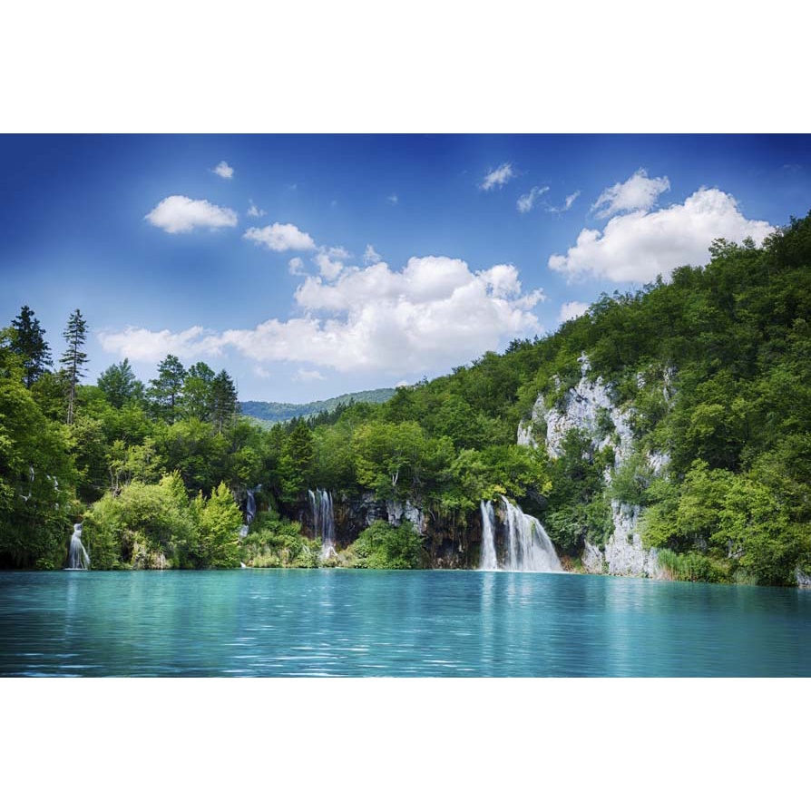 Tranh dán tường thác nước thiên nhiên trong lành nổi bật giữa không gian xanh tươi và hùng vĩ tạo khung cảnh đẹp