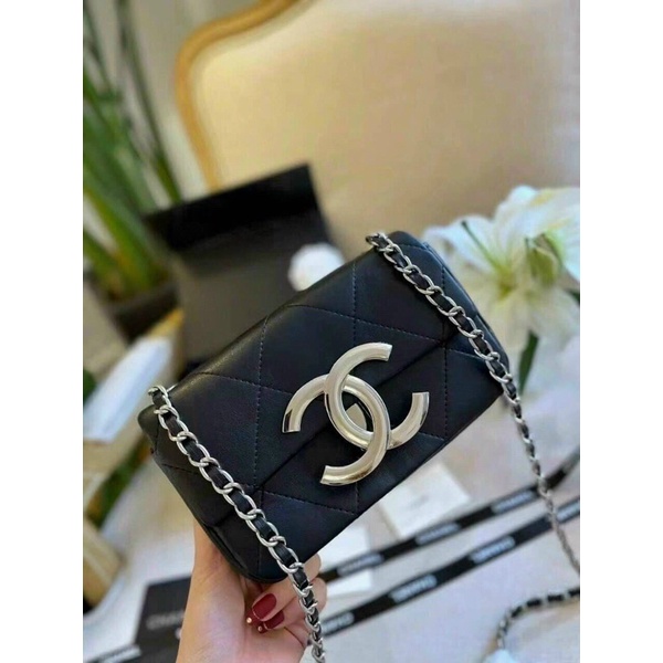 Túi đeo chéo phối chữ x to màu bạc