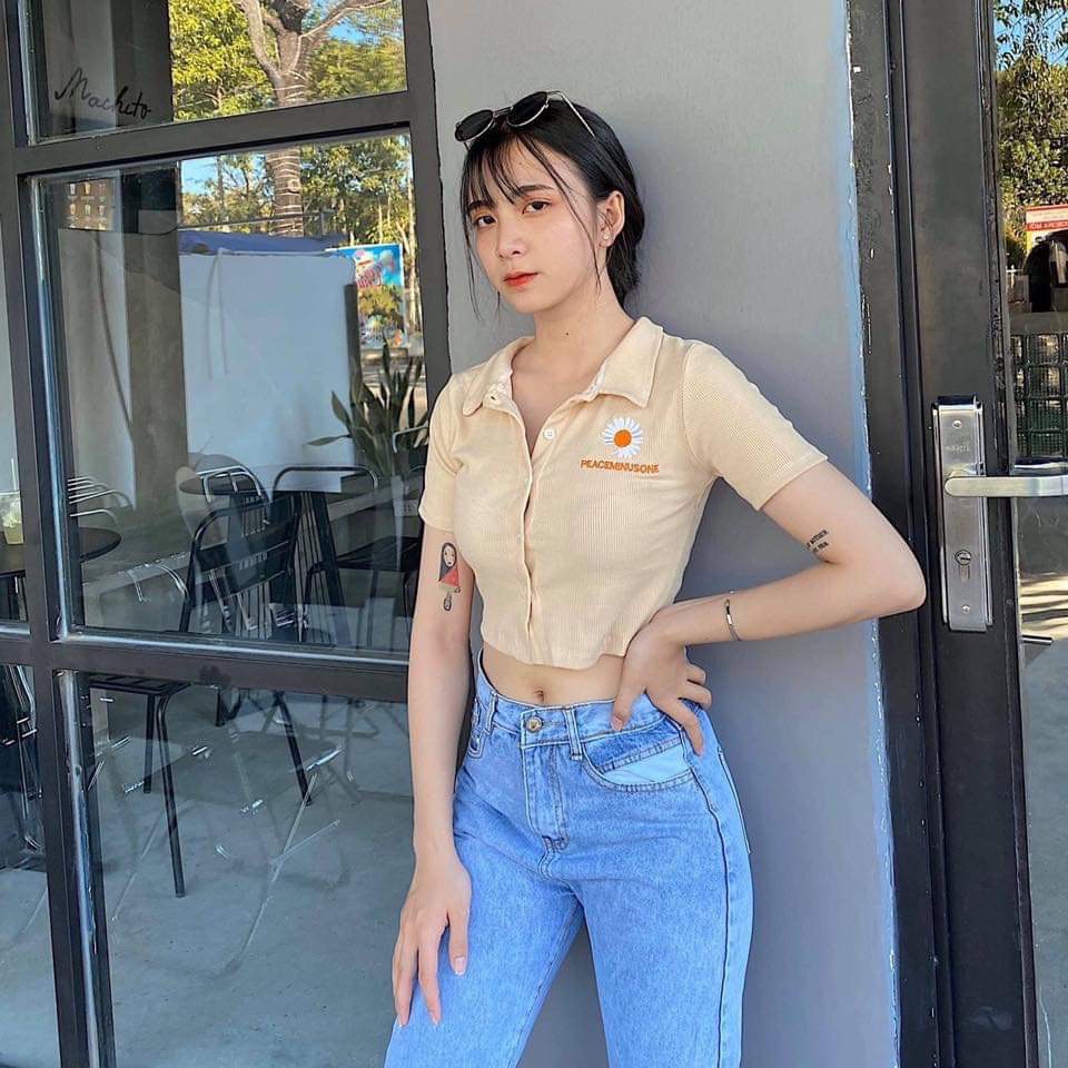 Áo croptop cổ bẻ thêu cúc họa mi siêu hot