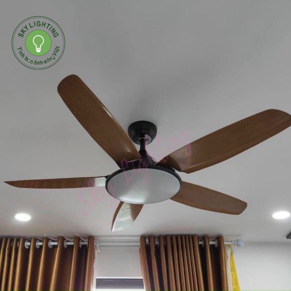 Quạt trần đèn 5 cánh vân gỗ 1m35 kèm điều khiển 6 số Bh động cơ 10 năm SKY LIGHTING
