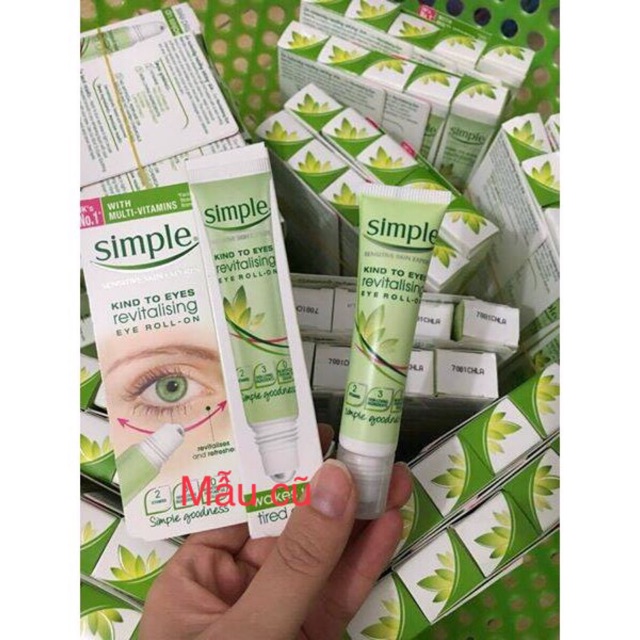 Lăn dưỡng mắt Simple Kind To Eyes Revitalising Eye Roll-On 15ml (mẫu mới)