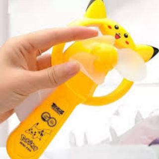 Quạt bóp tay Pikachu cho bé