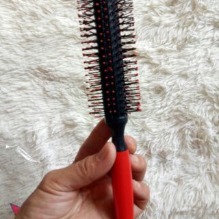 Lược tròn chải tóc cán nhỏ màu đỏ
