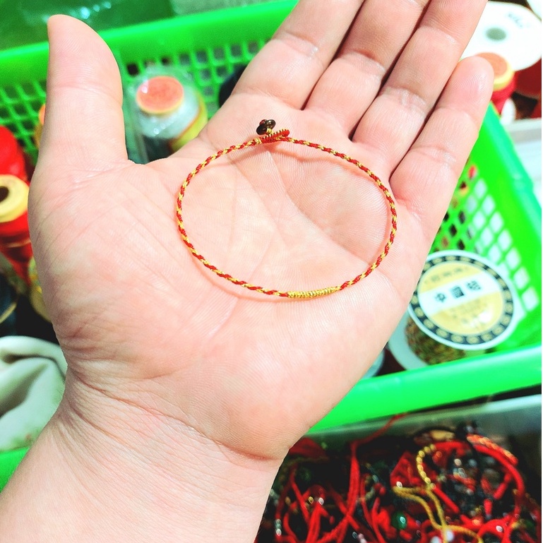 Vòng chỉ đỏ vàng kim nút cài gỗ may mắn - bình an ( để lại size tay )