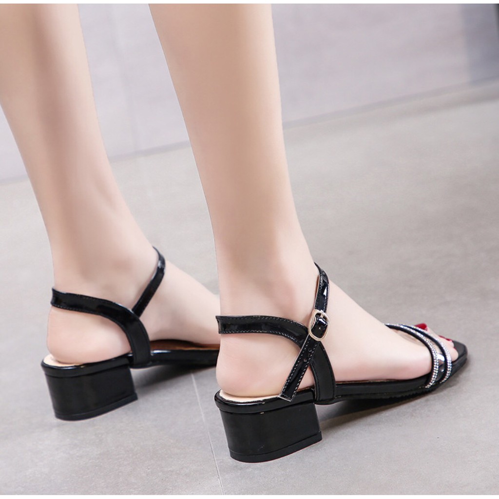 Sandal nữ- giày sandal nữ đi học Gót vuông, Cao 3cm, Quai Đính Đá, Màu Đen &amp; Trắng, Thời Trang Hàn Quốc, Hot trend 2021