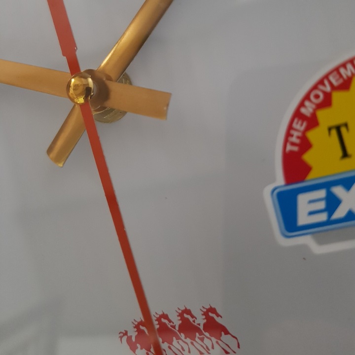 Đồng Hồ Treo Tường Exactly Kim Trôi 30cm