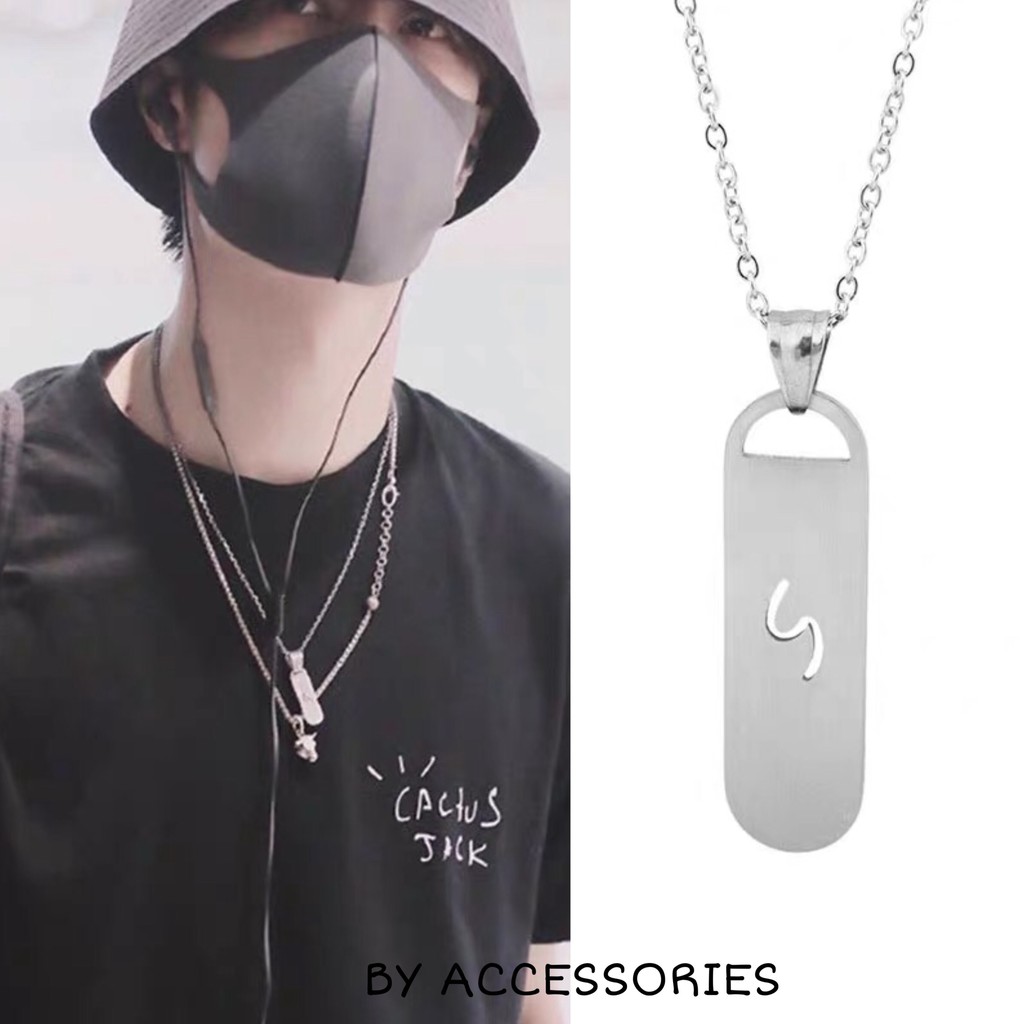 Dây chuyền titan unisex mặt khắc chữ S rỗng không gỉ Vương Nhất Bác