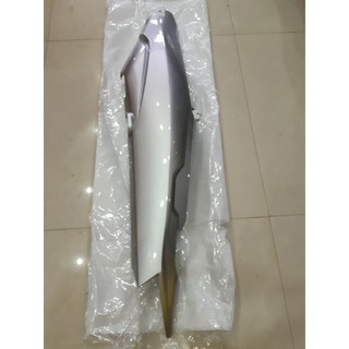 Ốp sườn Sirius bạc Yamaha