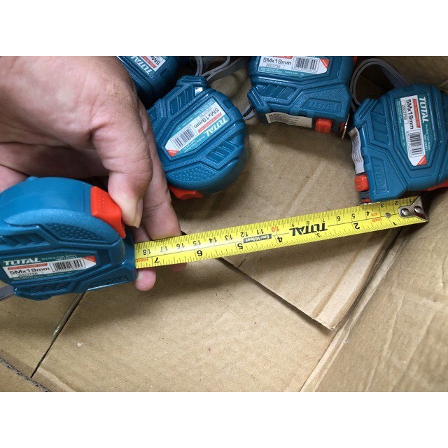 ĐỒ NGHỀ TOTAL Thước kéo thép nền vàng TMT126331 -  TMT126351 - TMT126352