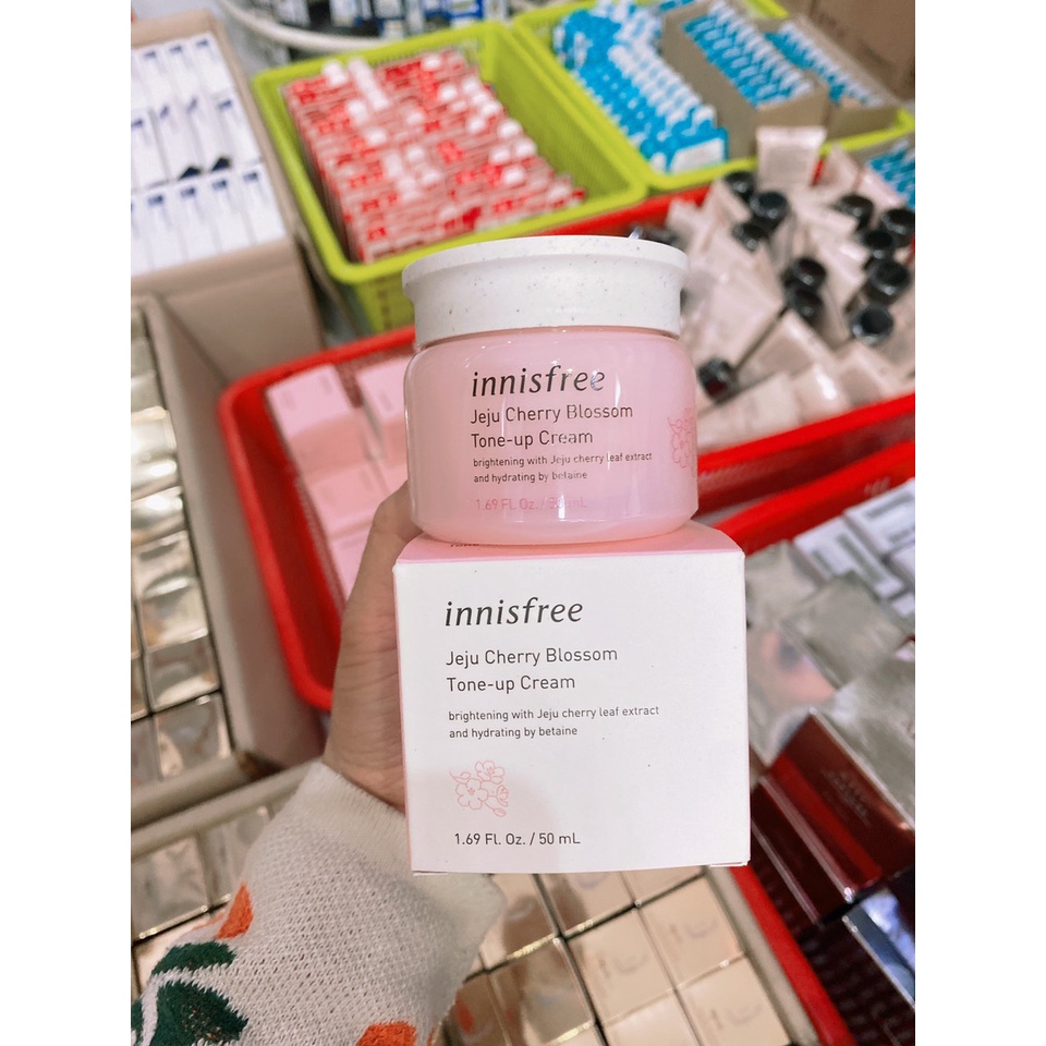 Kem Anh Đào Dưỡng Trắng Da Nâng Tone Innisfree Jeju Cherry Blossom Tone Up Cream