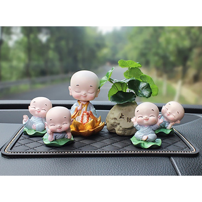 Tượng chú tiểu ngồi đài sen trang trí taplo ô tô,bàn làm việc may mắn bình an