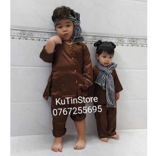 Bà Ba Cho Bé Trai/ Bé Gái tặng Khăn rằn