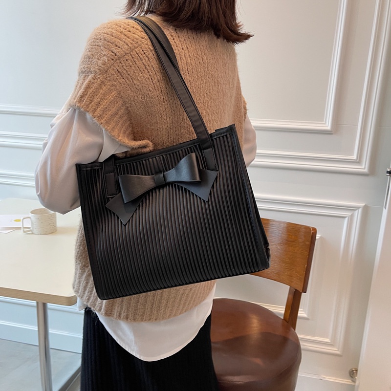 Túi đeo vai thời trang mùa thu cho nữ 2021