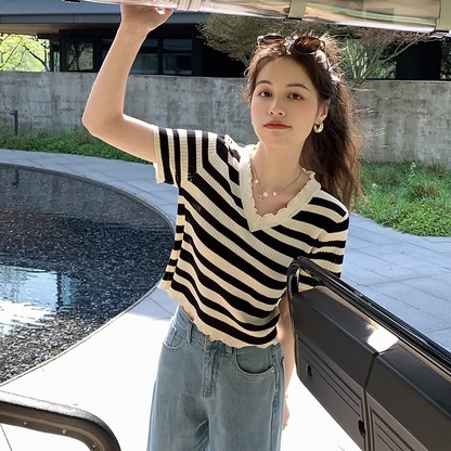Áo Dệt Kim Tay Ngắn Cổ Chữ V Kẻ Sọc Ngang Trẻ Trung Hợp Thời Trang